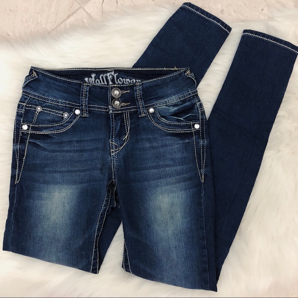 Woman’s Wallflower High-waisted Blue Skinny Jeans
